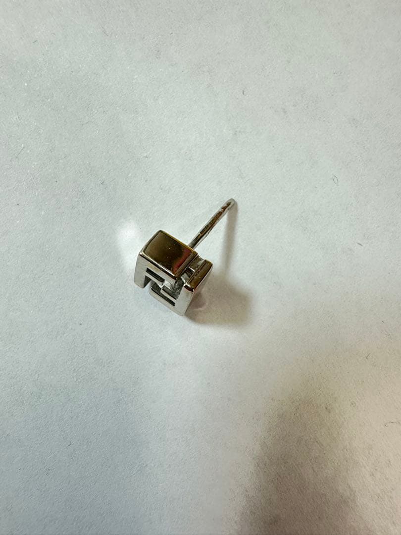 FENDI FFピアス シルバーカラーフ エンディ　美品