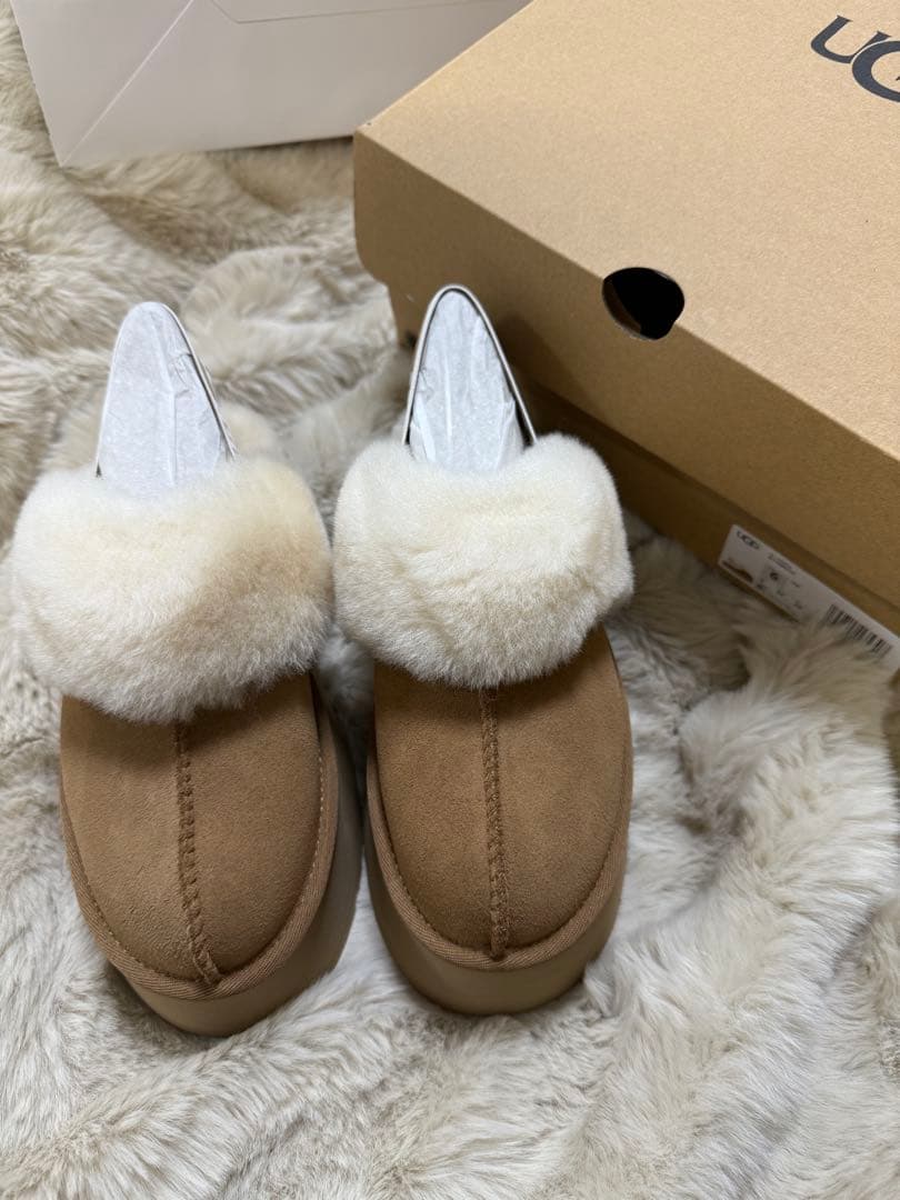 UGG FUNKETTE アグ ファンケット 厚底 ファー サンダル ムートン