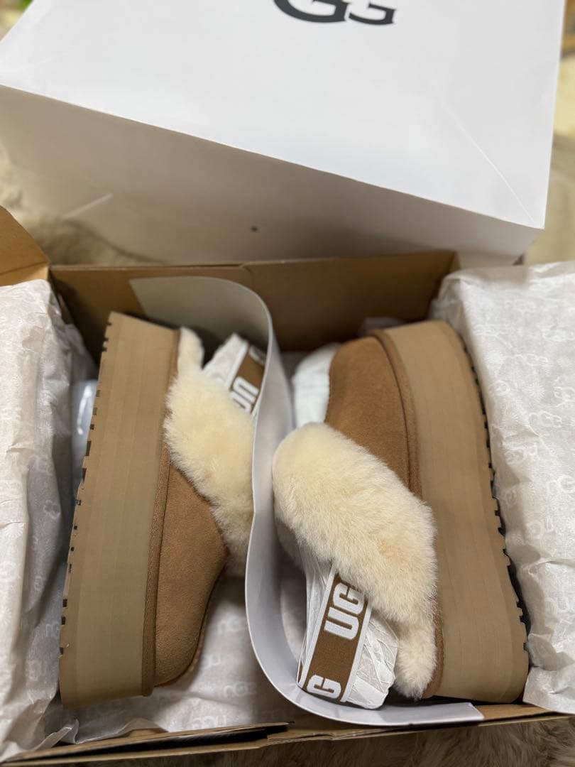 UGG FUNKETTE アグ ファンケット 厚底 ファー サンダル ムートン