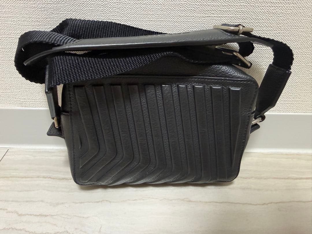 バレンシアガ　BALENCIAGA カー　カメラバッグ　ショルダーバッグ