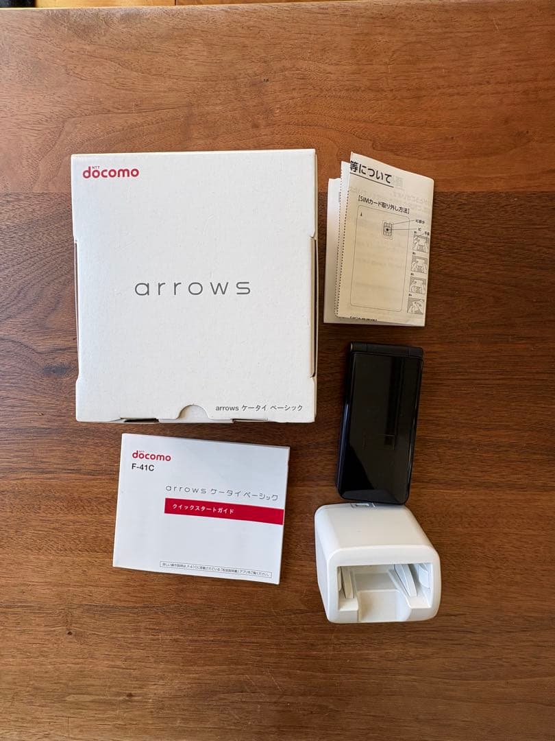 arrows ケータイ ベーシック F-41C　ネイビー　docomo