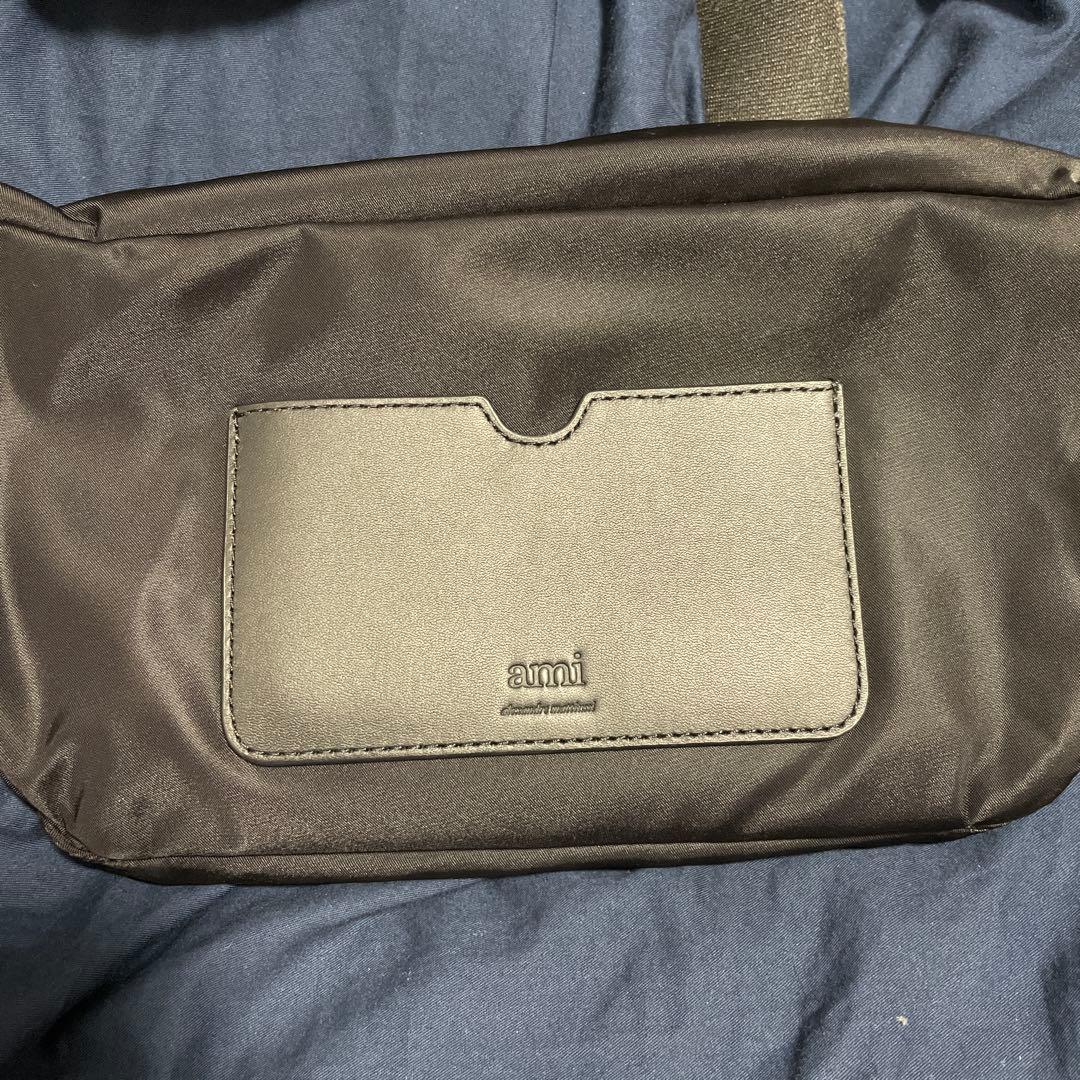 ami ブラック ボディバッグ