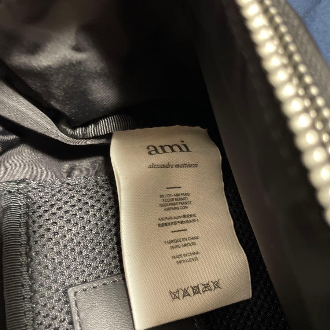 ami ブラック ボディバッグ