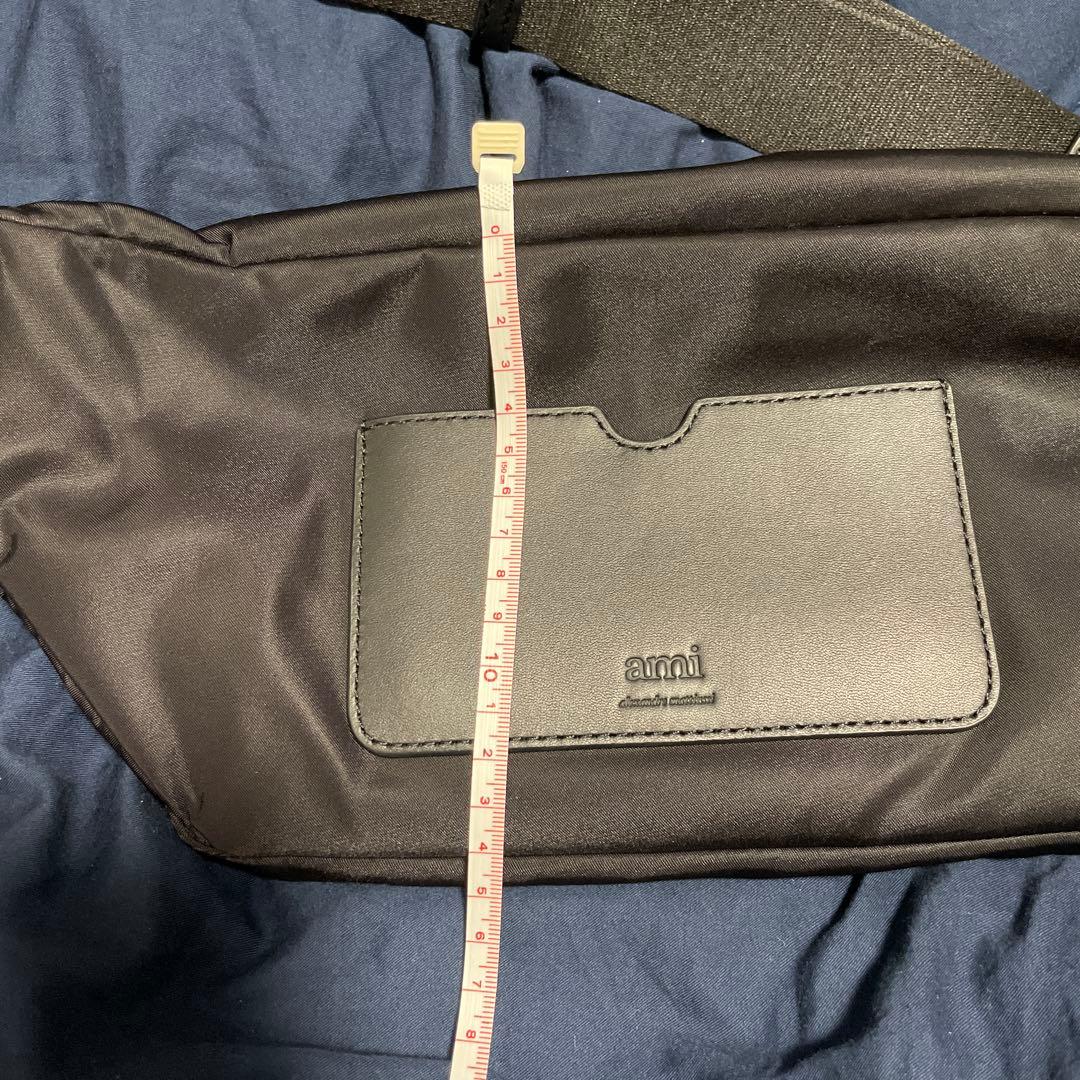 ami ブラック ボディバッグ