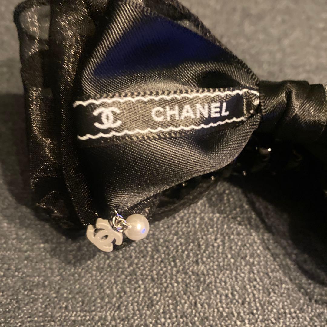 大きめドット　ブラックりぼん　チャームつき　バナナクリップ ヘアアクセサリー