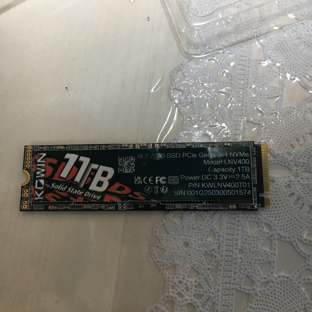 内蔵型SSD 1TB PCIe Gen4 x4 NVMe SSD LNV400