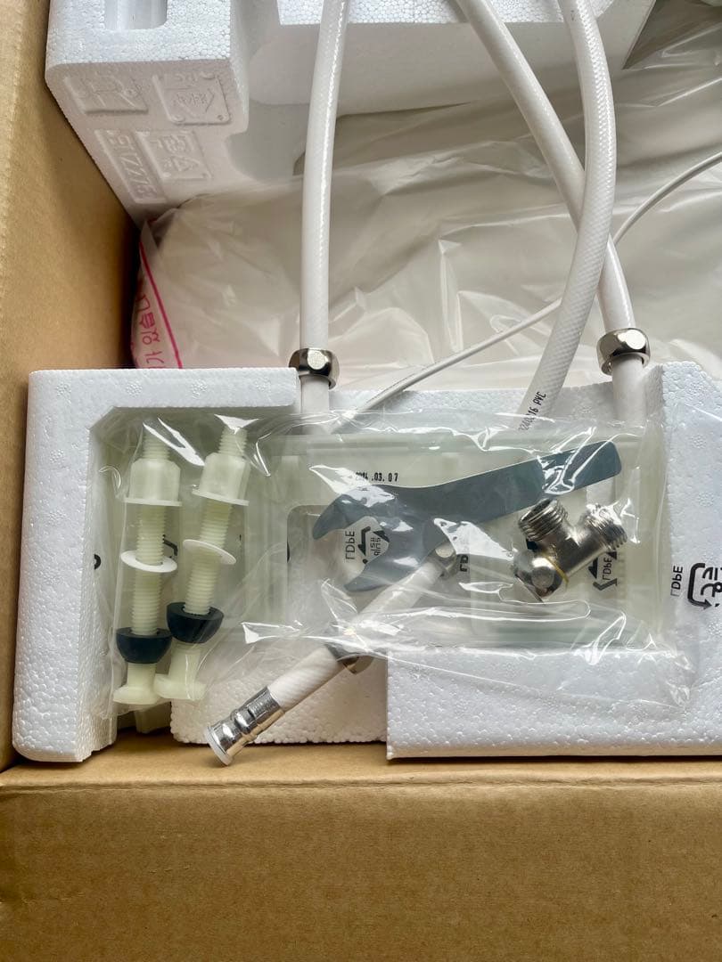 【新品・未使用】東芝 温水洗浄便座 SCS-T161 パステルアイボリー