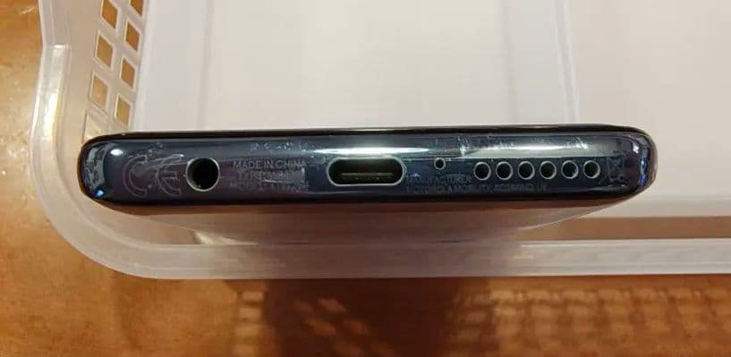 moto g100 充電器とケーブルはありません