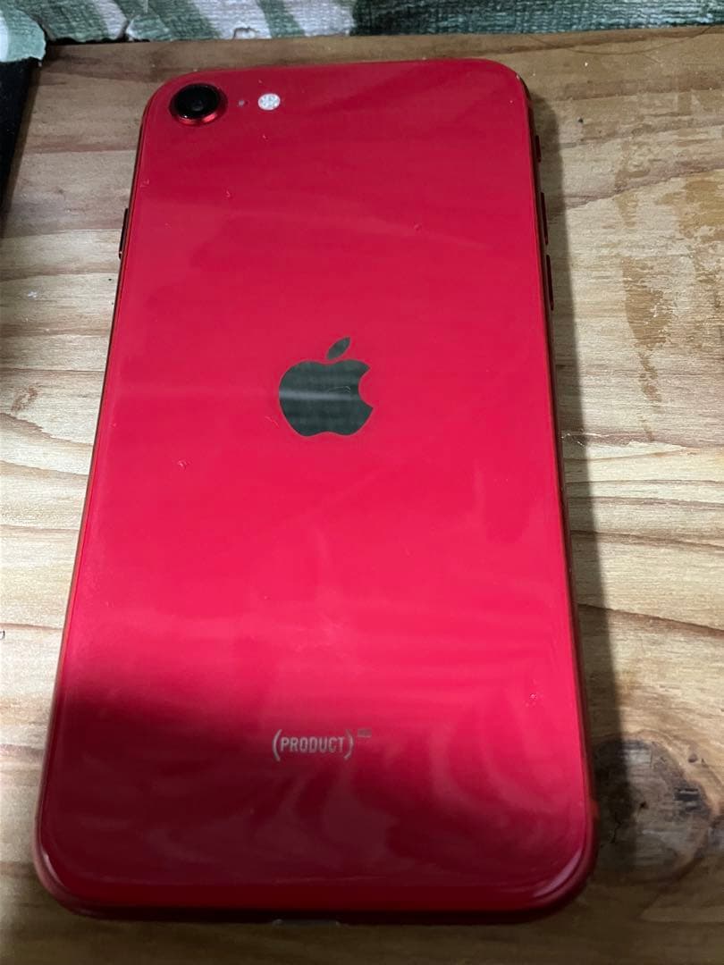 Apple iPhone SE (第2世代) 赤 画面割れ