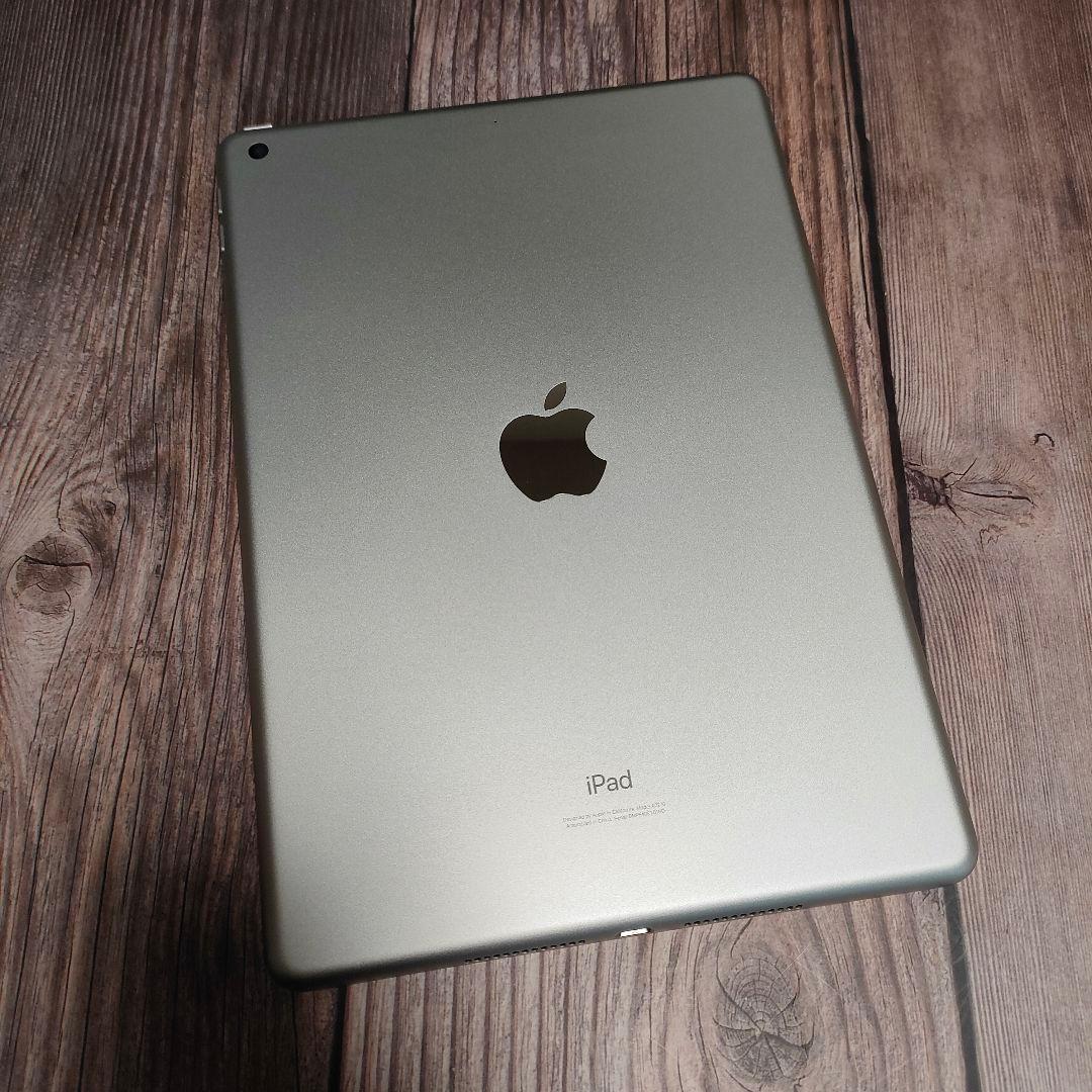 iPad 第8世代 32GB シルバー 美品