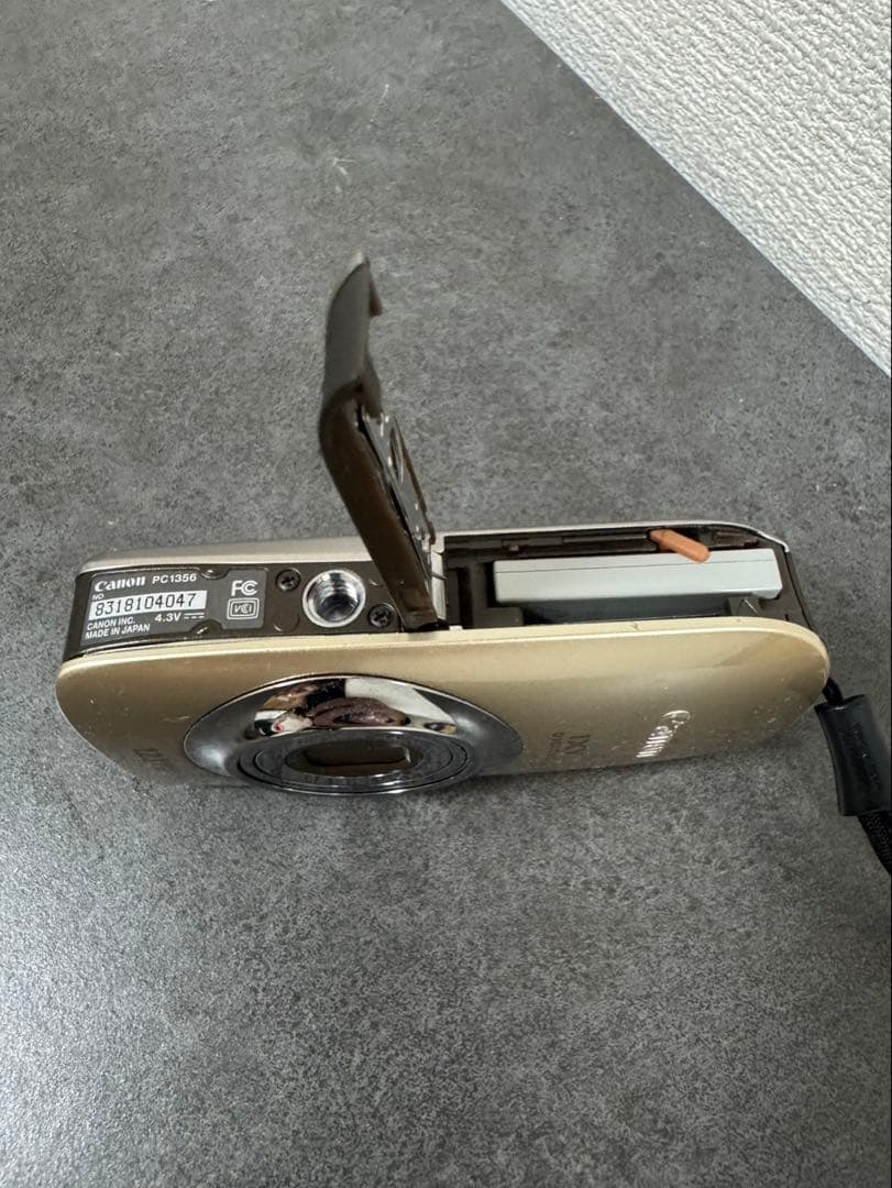 デジタルカメラ　Canon IXY PC1356