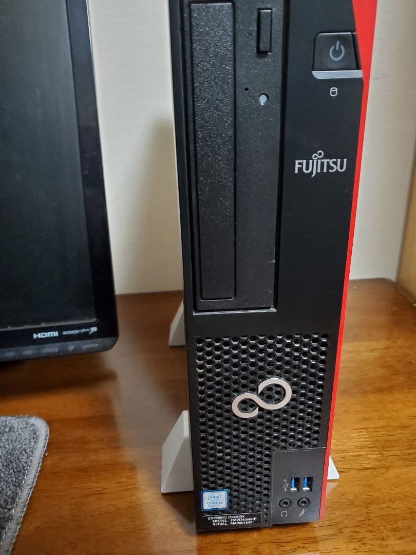 Fujitsu製デスクトップPC 新品SSD換装済み D588/BX