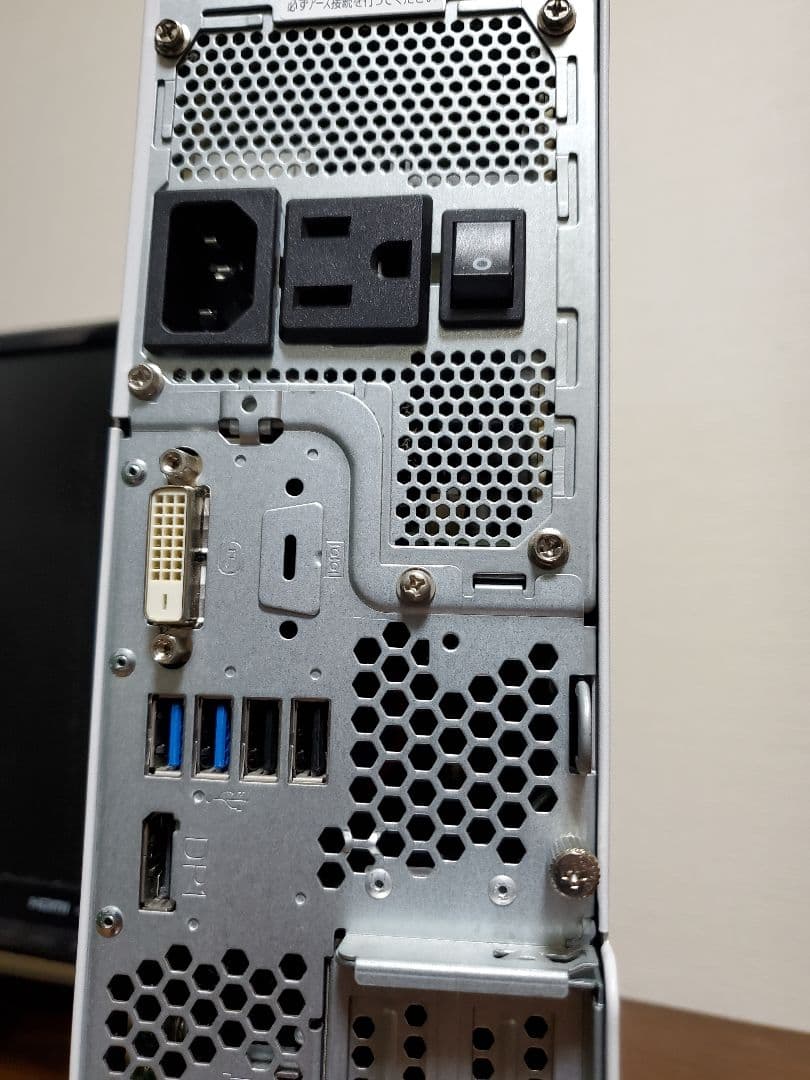 Fujitsu製デスクトップPC 新品SSD換装済み D588/BX