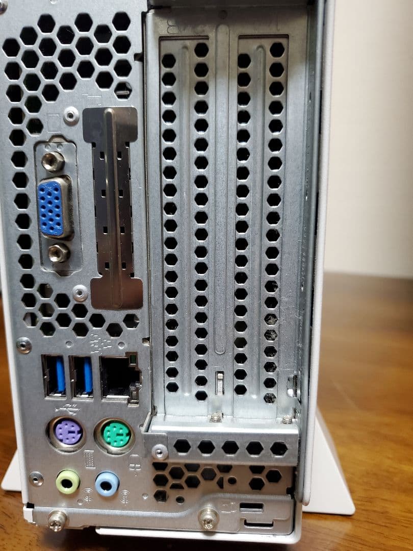 Fujitsu製デスクトップPC 新品SSD換装済み D588/BX