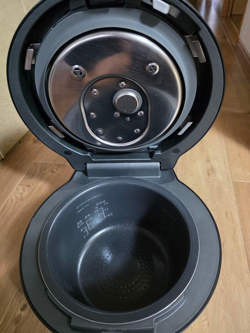 Panasonic 可変圧力IHジャー炊飯器 SR-V10BA 2023年製