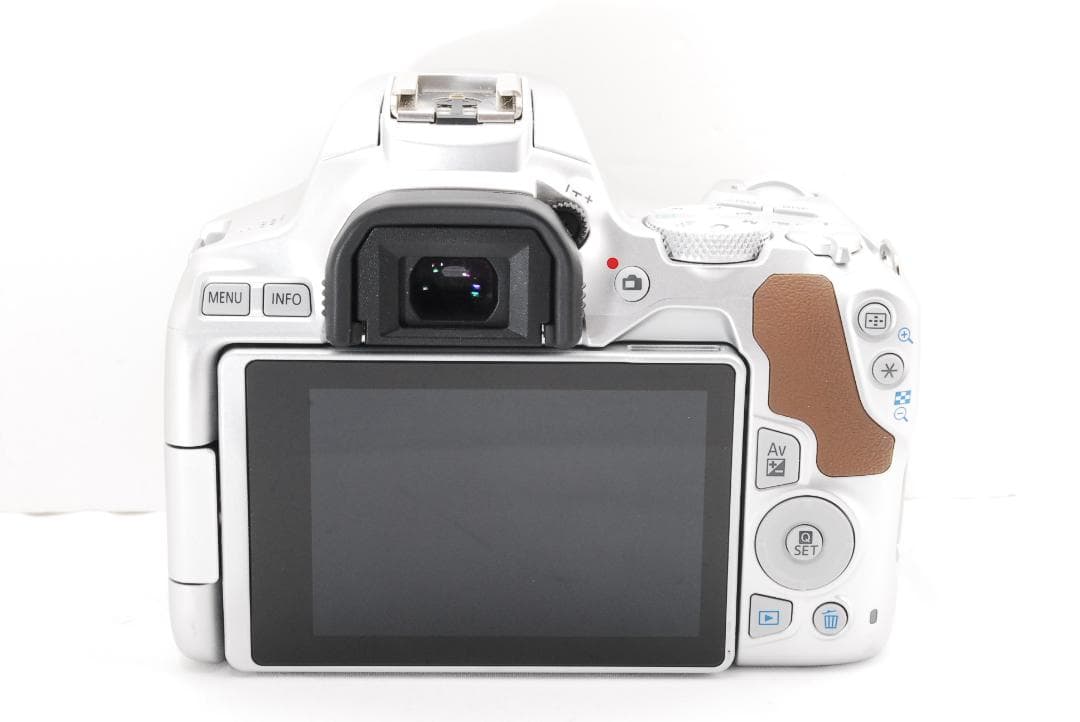 シャッター数新品級✨ Canon EOS kiss x10 希少シルバーカラー