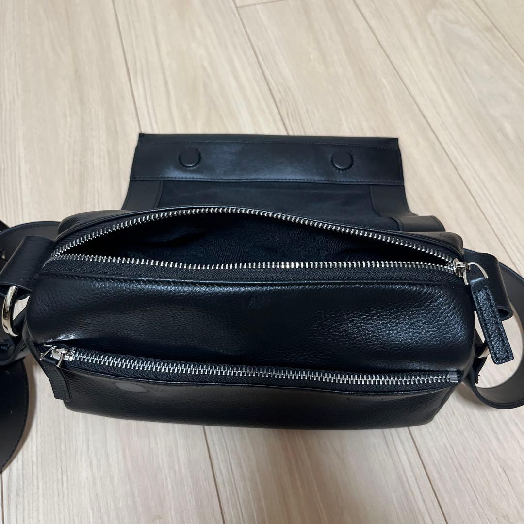 ビアズリー　レザーボディバッグ