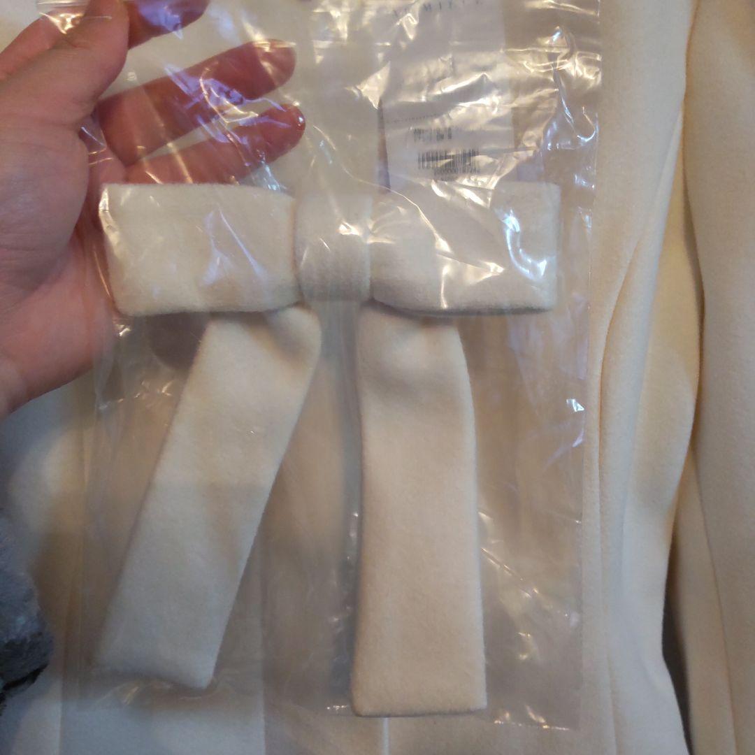 アンミールリボン付きノーカラーフレアコートホワイト