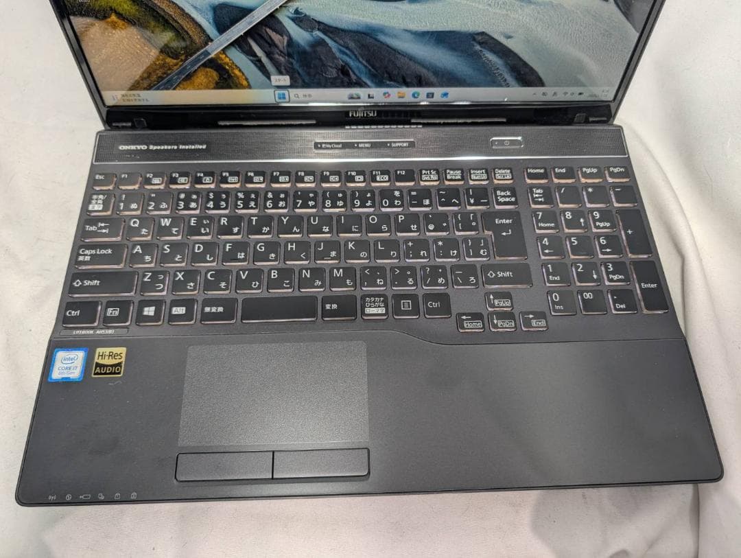 富士通 AH53/B3 第8世代 i7/8GB/SSD256GB/Win11