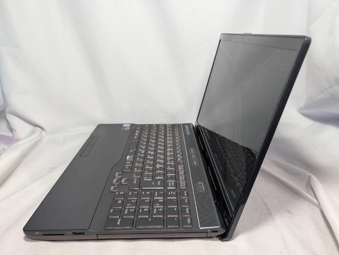 富士通 AH53/B3 第8世代 i7/8GB/SSD256GB/Win11