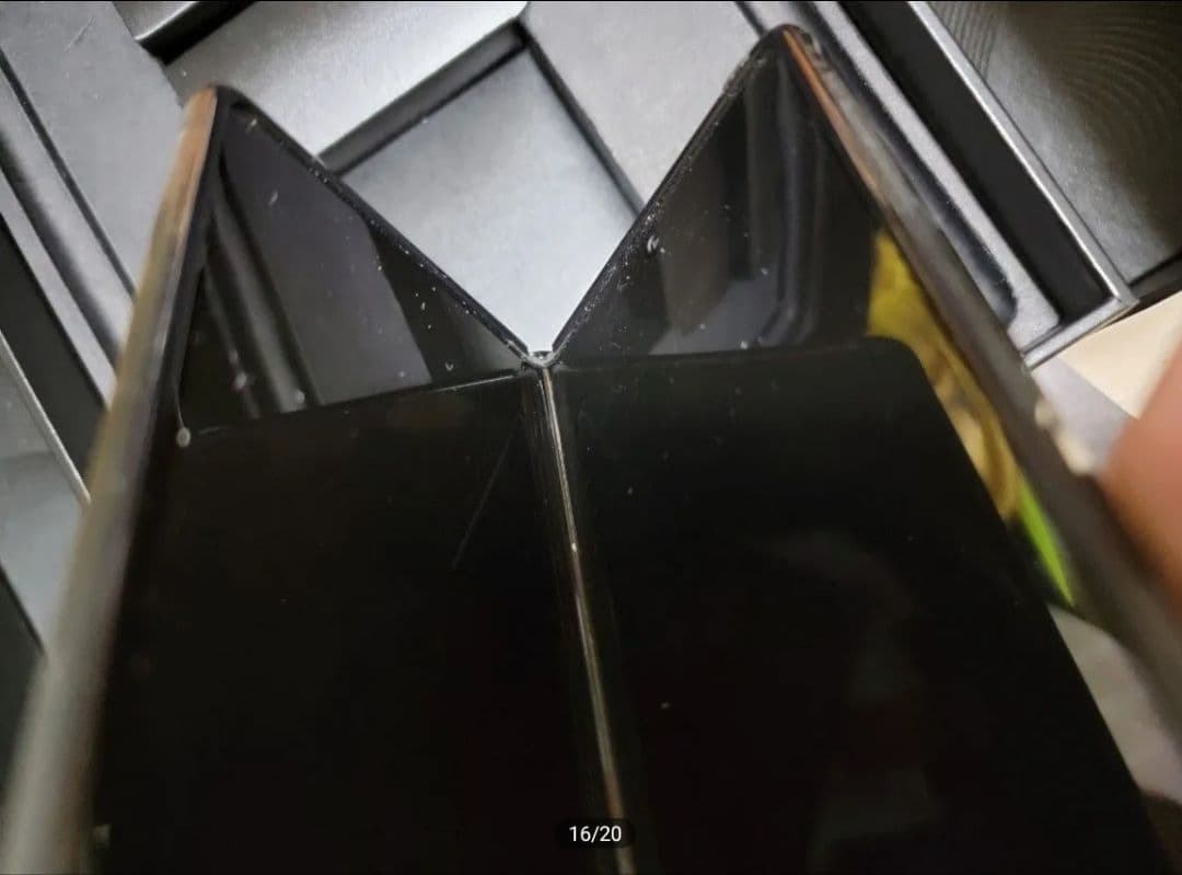 Samsung Galaxy Z Fold2 5G 本体