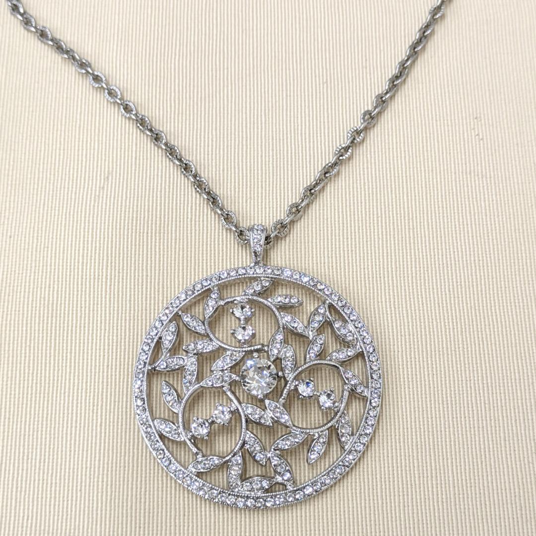 FOXEYのネックレス　「Crystal Moon」　未使用品です。