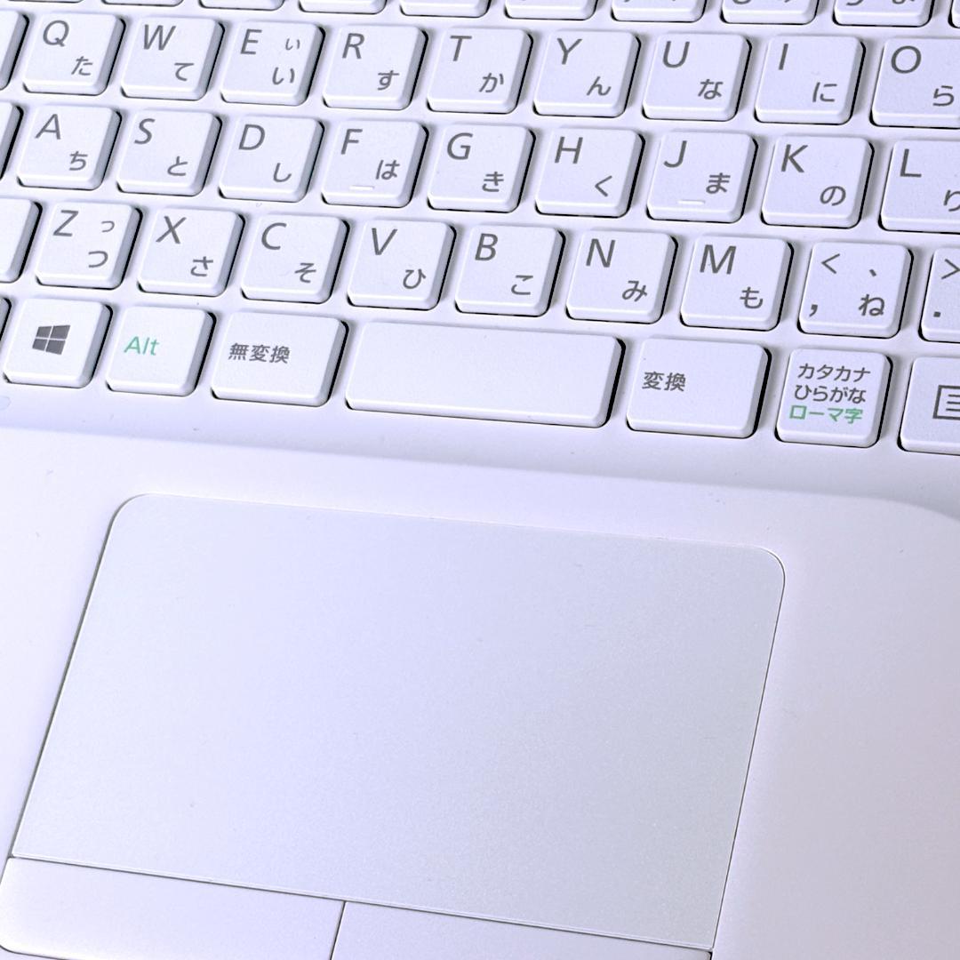 美品Corei7・16GB・SSD・Windows11・ホワイト ノートパソコン