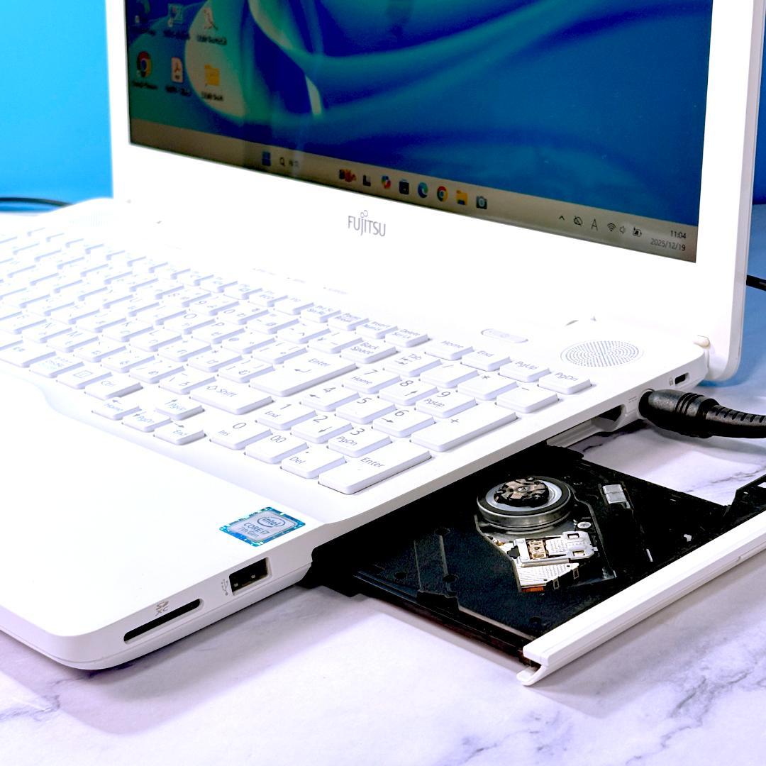 美品Corei7・16GB・SSD・Windows11・ホワイト ノートパソコン