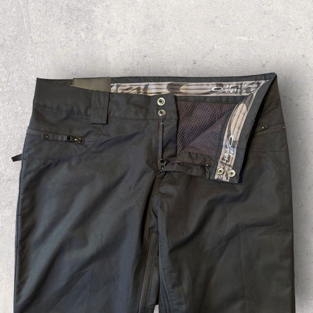 【オークリー】スキー　スノボーパンツ　M 黒　刺繍ロゴ　11年製　希少品　k