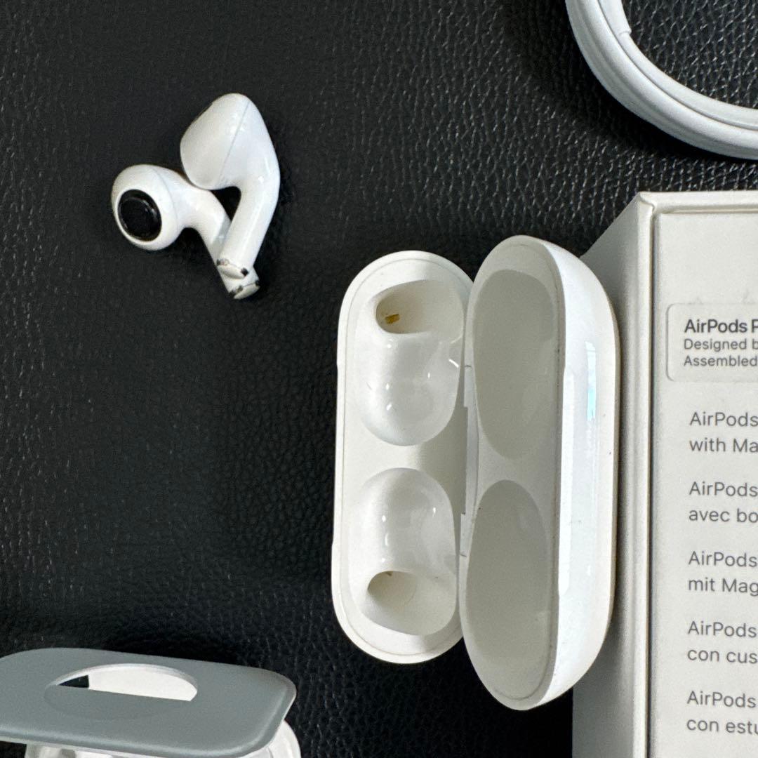 AirPods Pro (第2世代) 本体 + MagSafe充電ケース