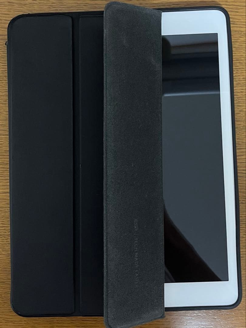 Apple iPad 第８世代 シルバー 32GB wifi+cellular