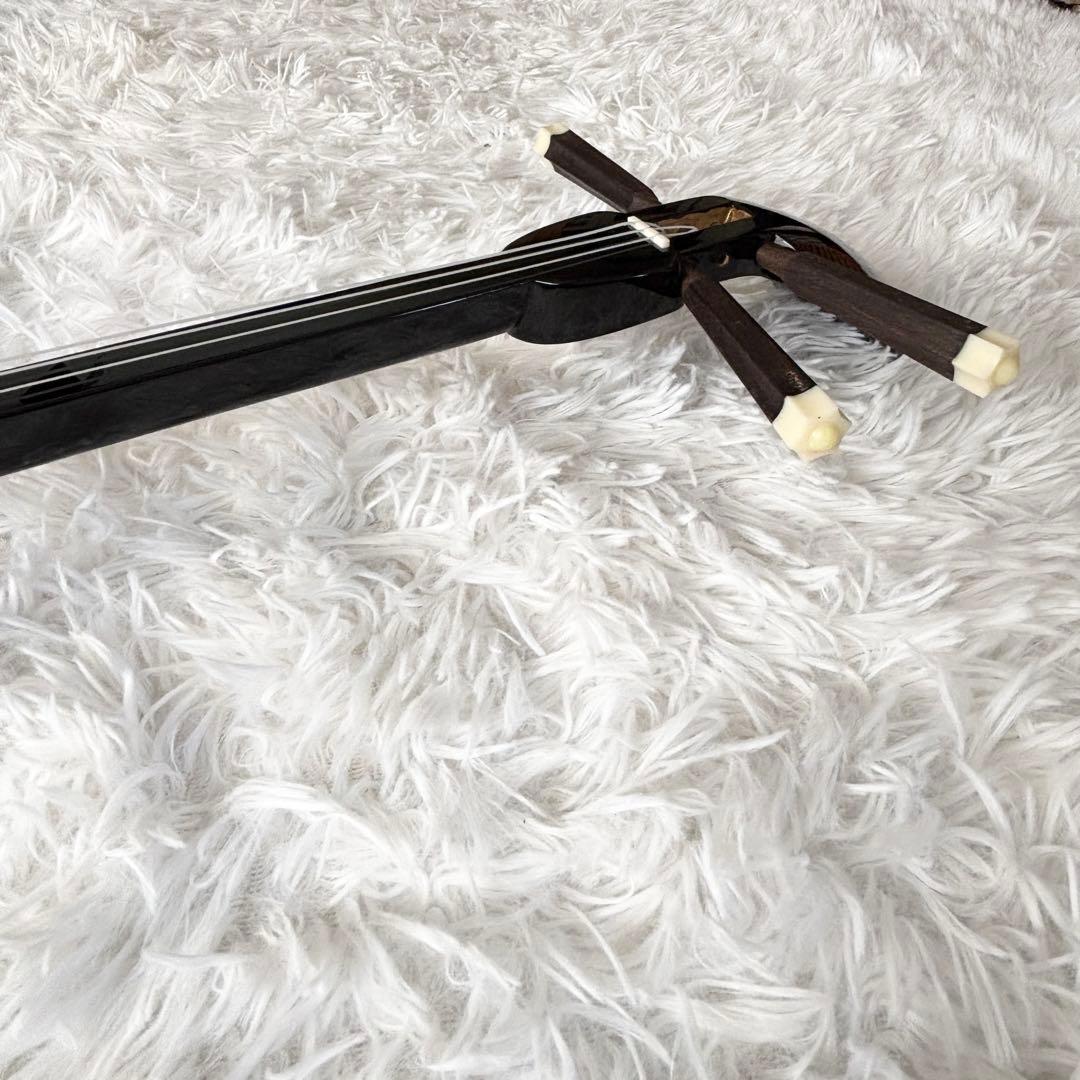 【極美品】三線 沖縄三線 本蛇皮 黒塗り 張り本皮 ソフトケース付き 付属品多数