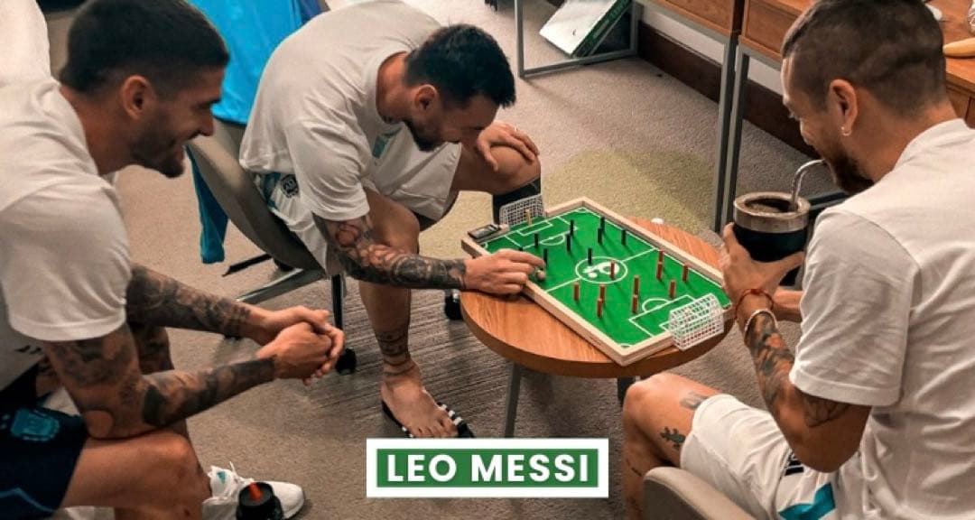 PLAKKS(プラックス)、欧州サッカーテーブルゲーム、木製、スペイン発