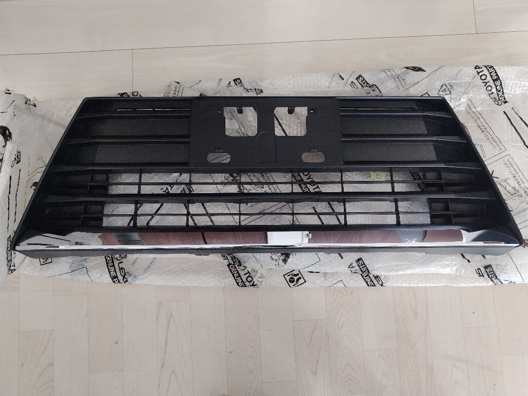 80ヴォクシー ロアグリル「艶なし」