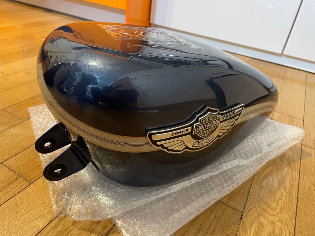 スポーツスター3.3ガロン100anniversaryタンク