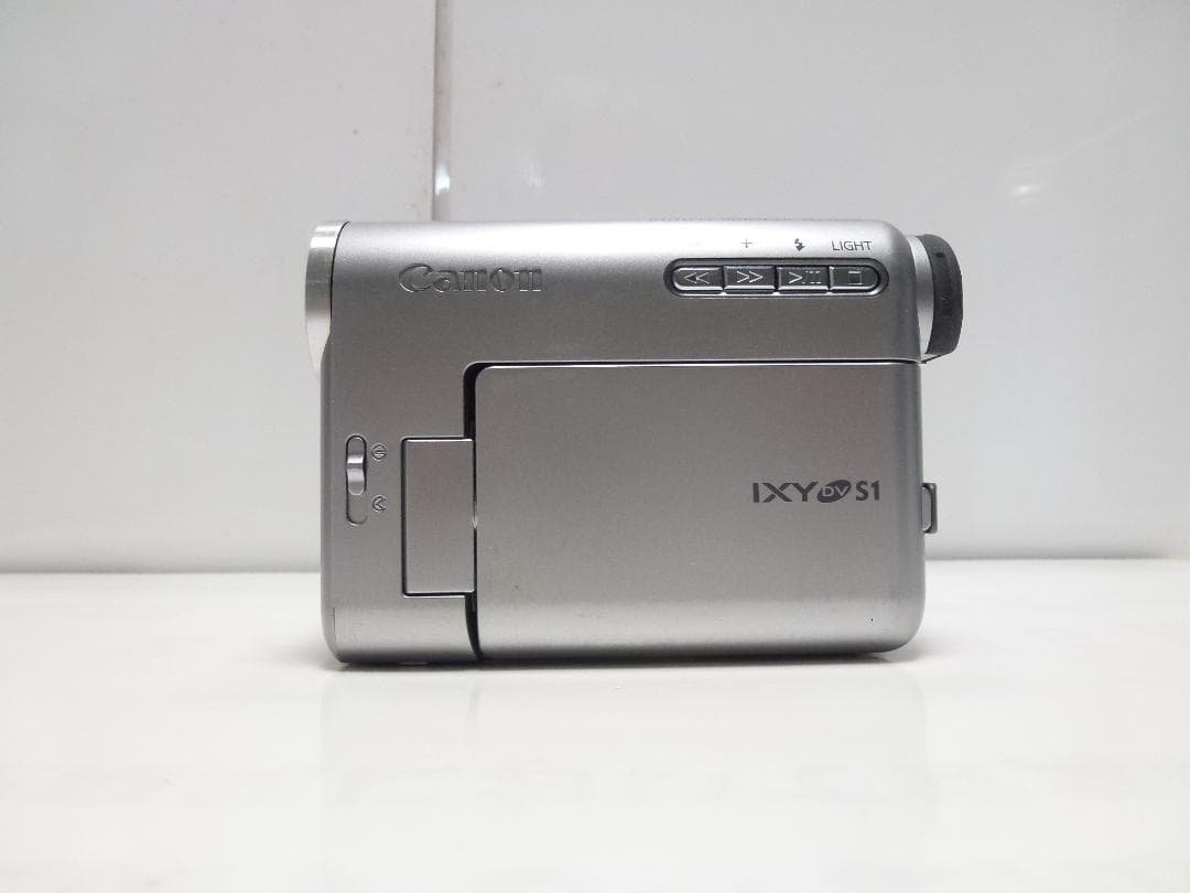 希少　動作品　キャノンビデオカメラ　DM-IXY DV S1　Mini DV