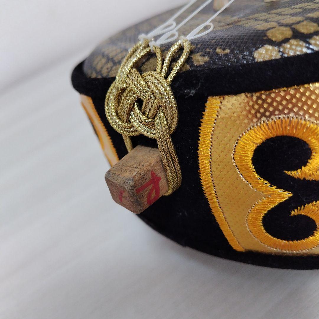 三線本体 黒と金の装飾 3弦