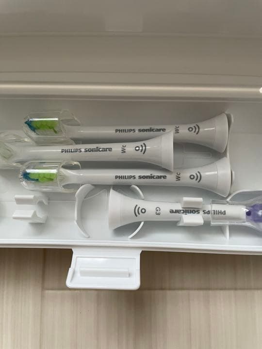 PHILIPS 電動歯ブラシエキスパートクリーン　携帯ケース、替えブラシつき