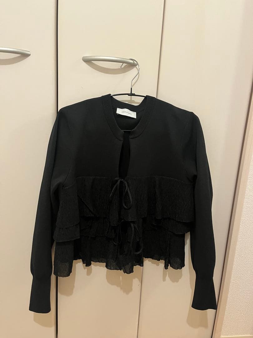アダムエロペ　サステナブル　フリルカーディガン　ブラック　未使用　フリーサイズ