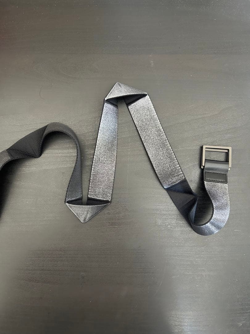 132 5. イッセイミヤケ 箔ベルト