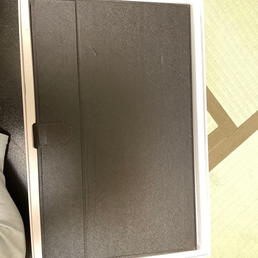 ディスプレイ(猫ちゃんのせいで、カバーに少し傷がありますが、中身は問題ないです)