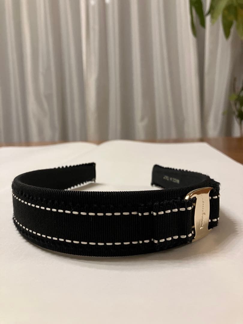 餃子→林檎　フェラガモ　カチューシャ　リボンステッチ