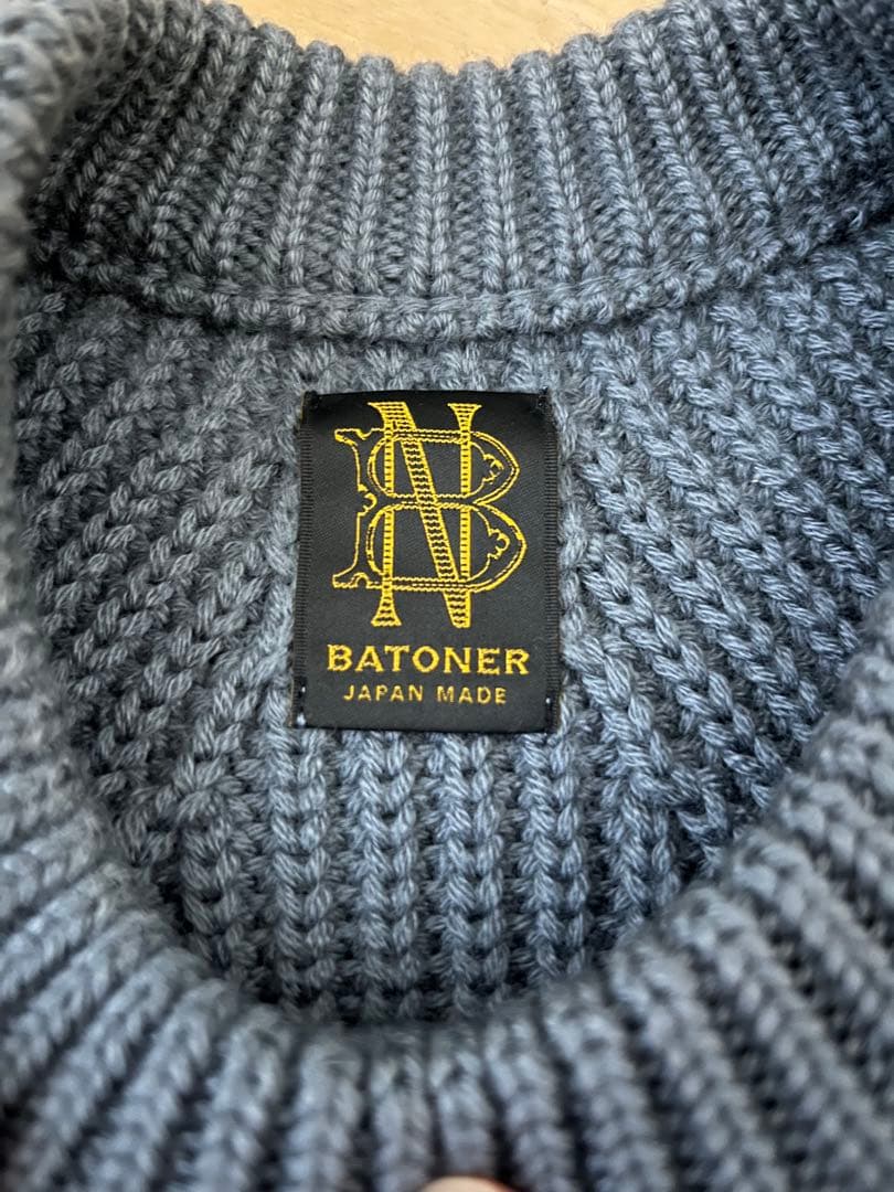 トップス BATONER SIGNATURE CREWNECK