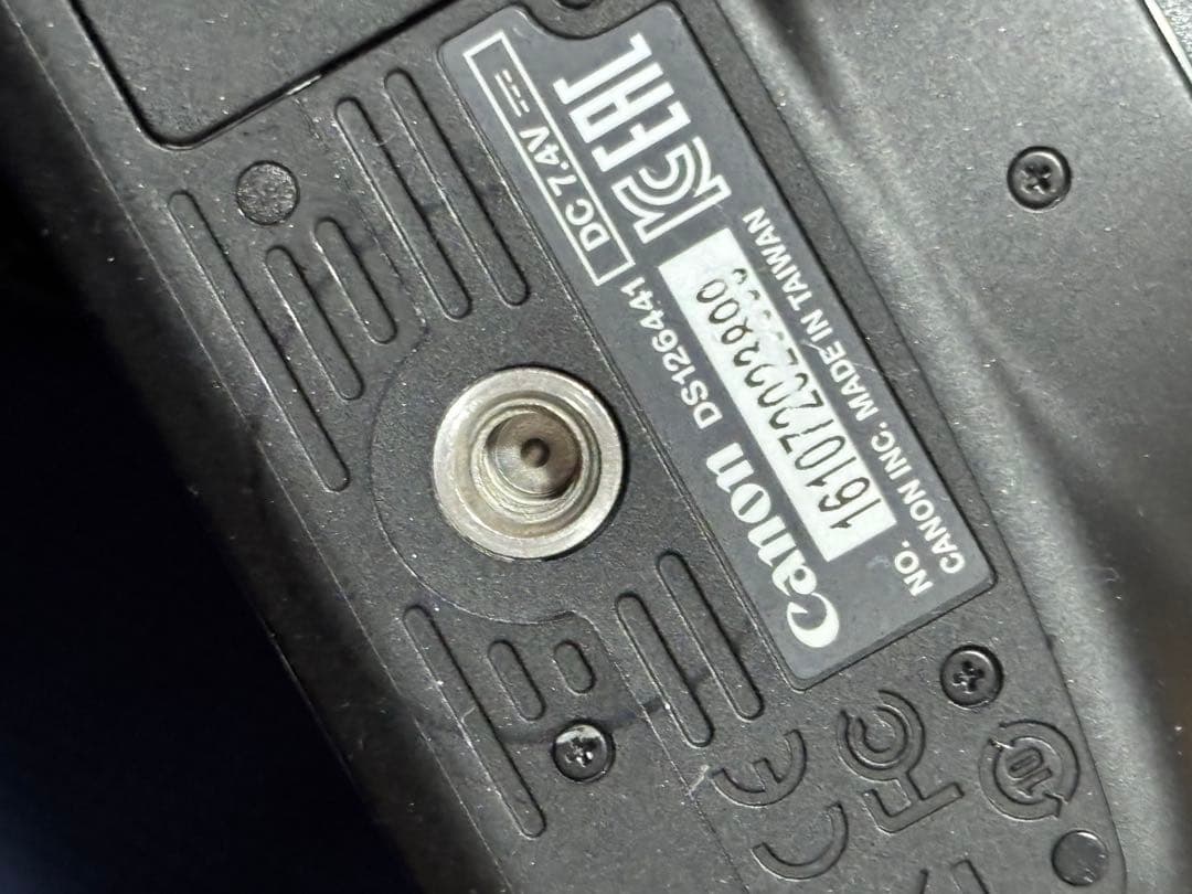 Canon EOS kiss x7 バッテリー2個、標準ズームキットレンズ付き