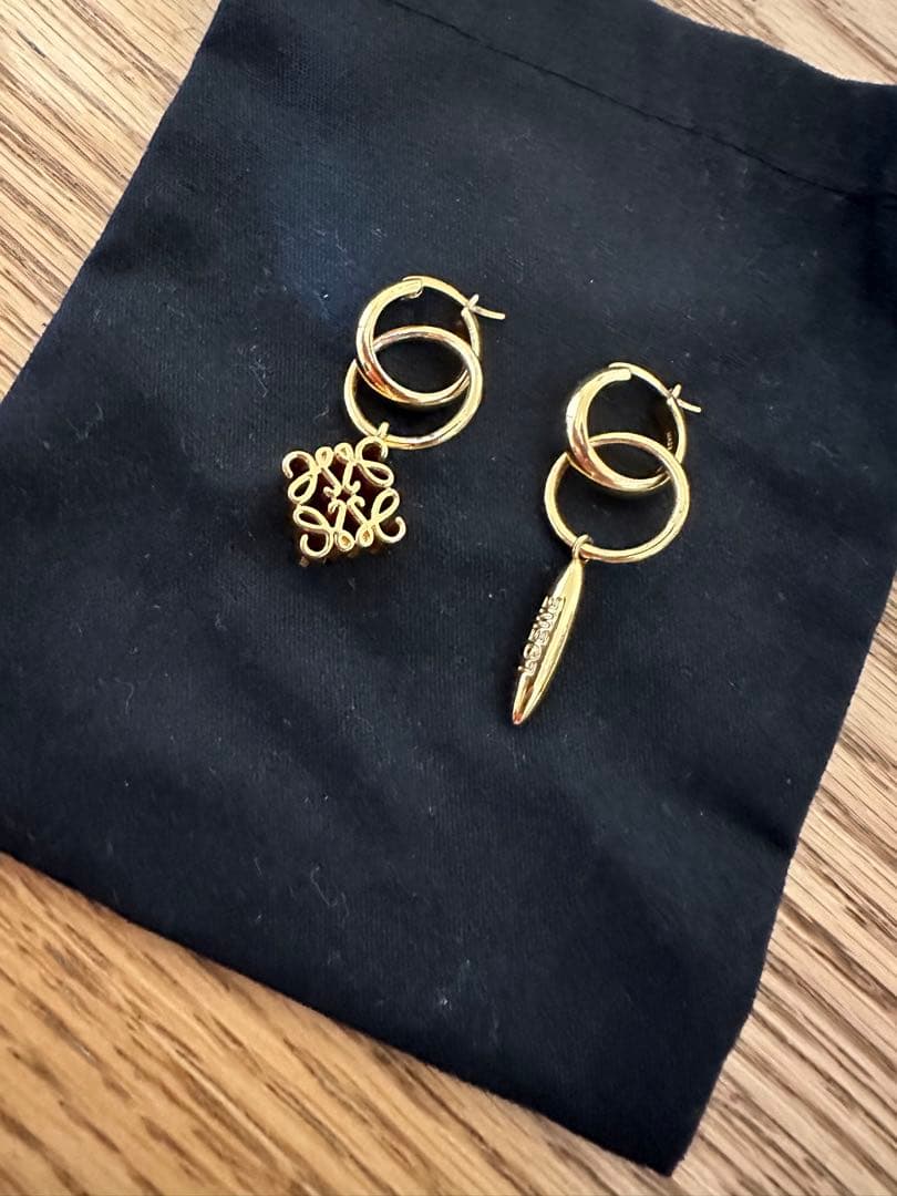 ロエベ/ LOEWE アナグラム アシンメトリック ピアス