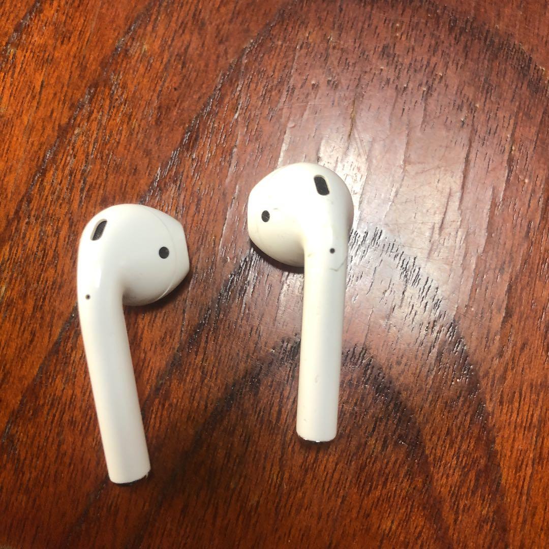 Apple AirPods 充電ケースと 本体付き