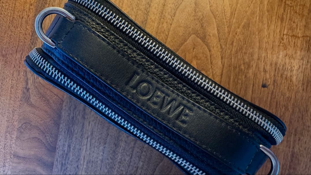 LOEWE ショルダーバッグ カメラバッグ ソフトグレインカーフ ロゴ ブラック