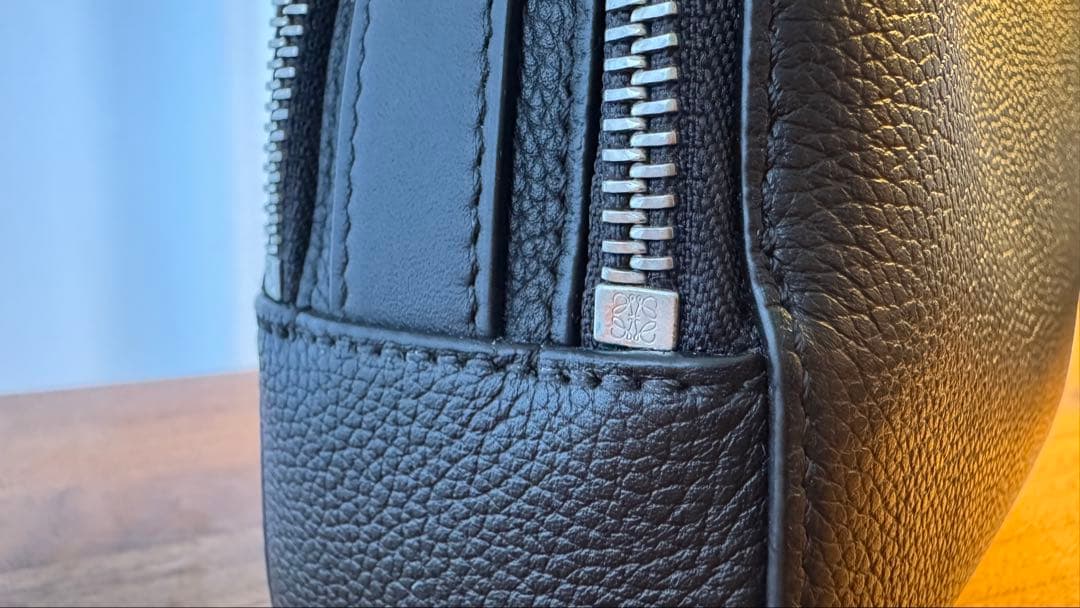 LOEWE ショルダーバッグ カメラバッグ ソフトグレインカーフ ロゴ ブラック