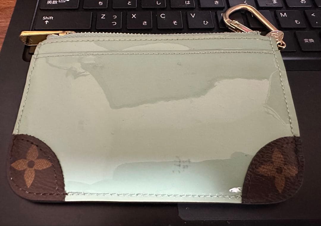 ルイヴィトン ヴェルニミロワール ポシェットクレ ケース グリーン