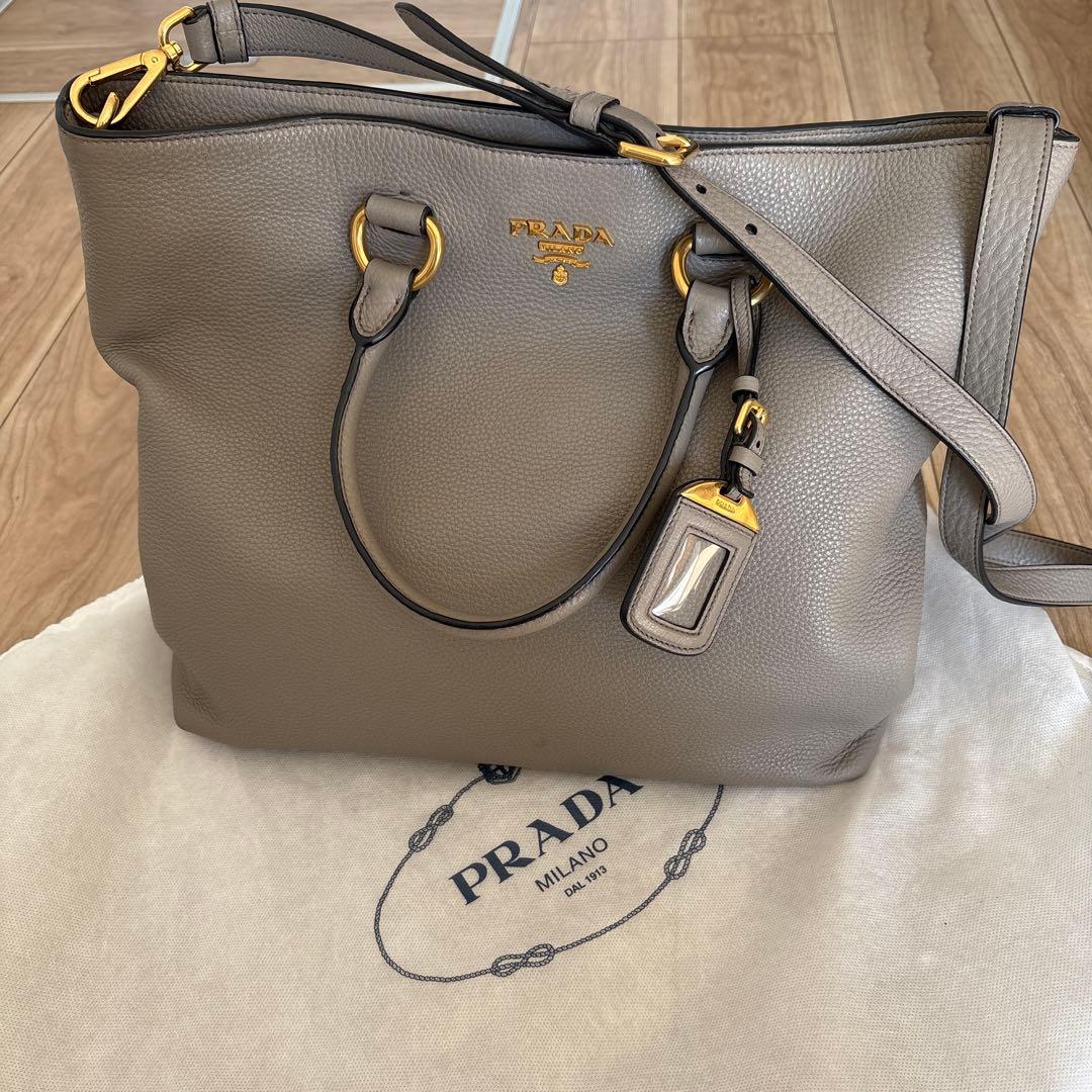 PRADA グレー レザートートバッグ